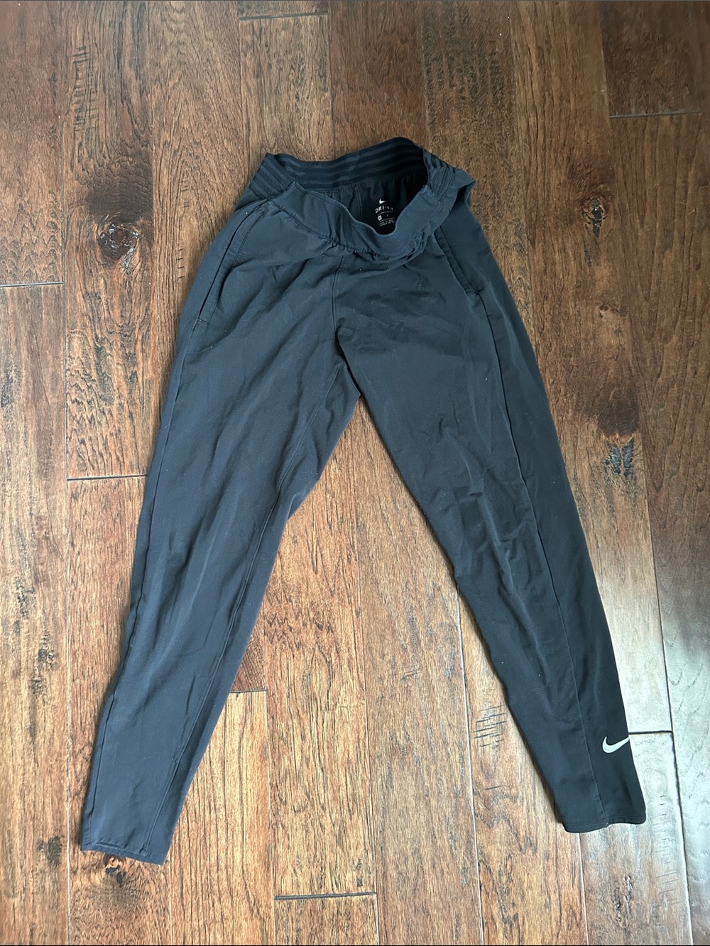 Nike Black women’s size S Performance Leggings with White Swoosh